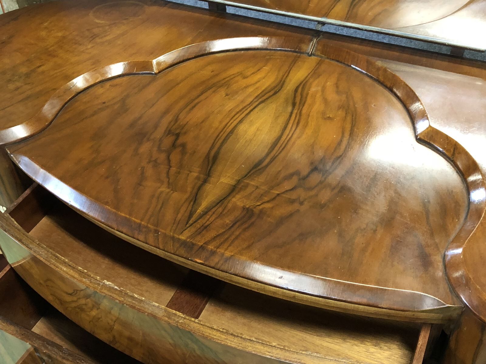 Hairdresser art deco missing in walnut