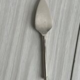 Set of 2 metal dessert cutlery.
