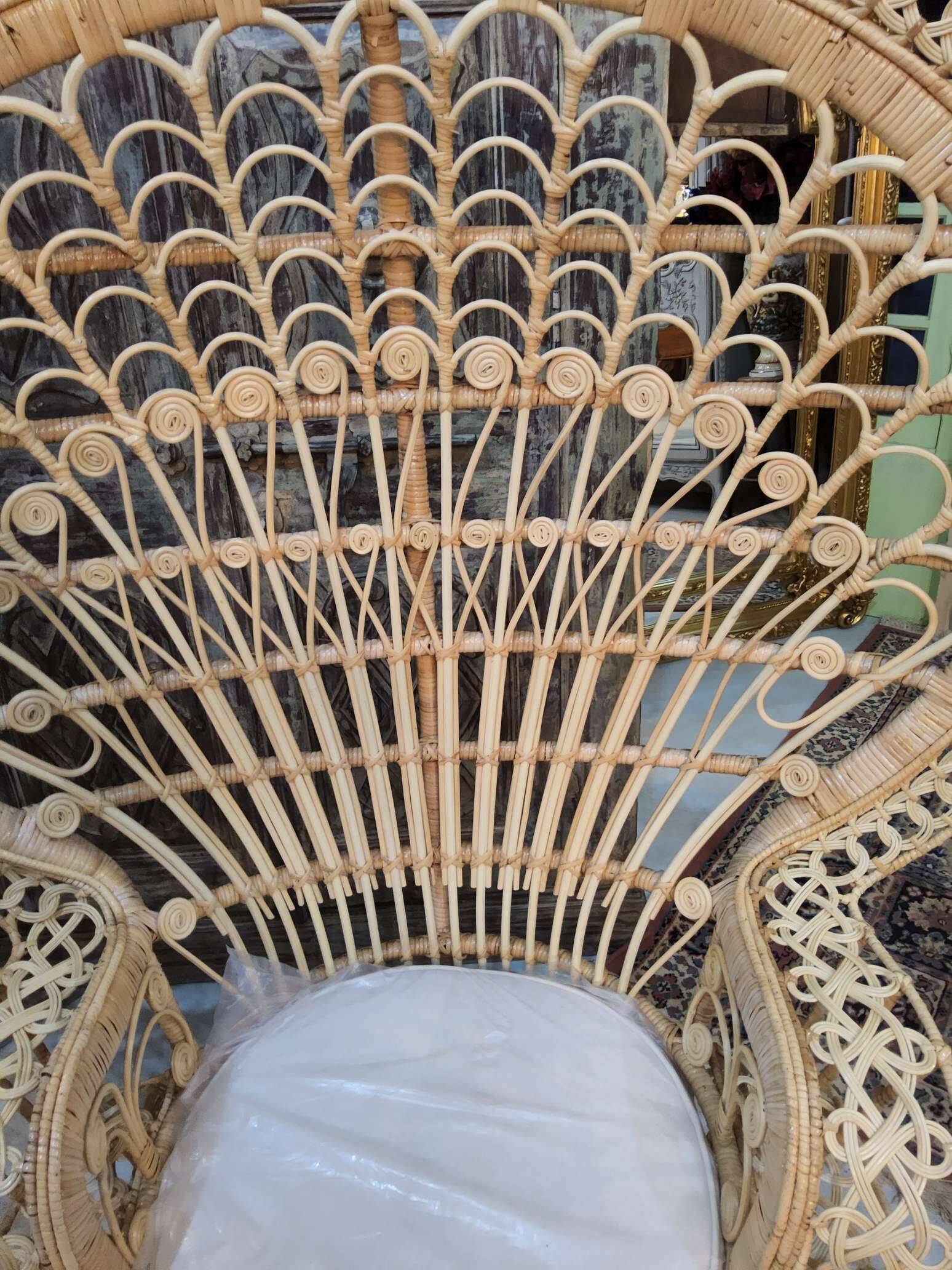 Paires de fauteuils emmanuelle Emmanuelle