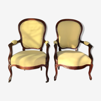 Paire de fauteuils medaillon Louis XV