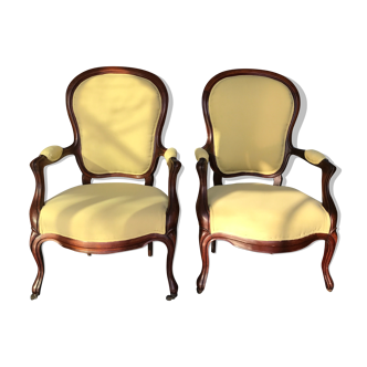 Paire de fauteuils medaillon Louis XV