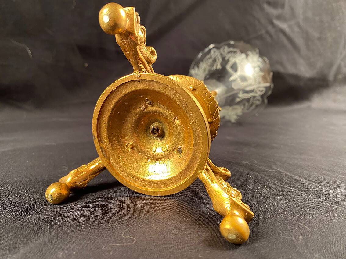 Cornet vase in gilded bronze and engraved crystal