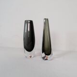 Set of 2 Mid-Century Modern vases by Nils Landberg, Orrefors, circa 1950, Sweden.