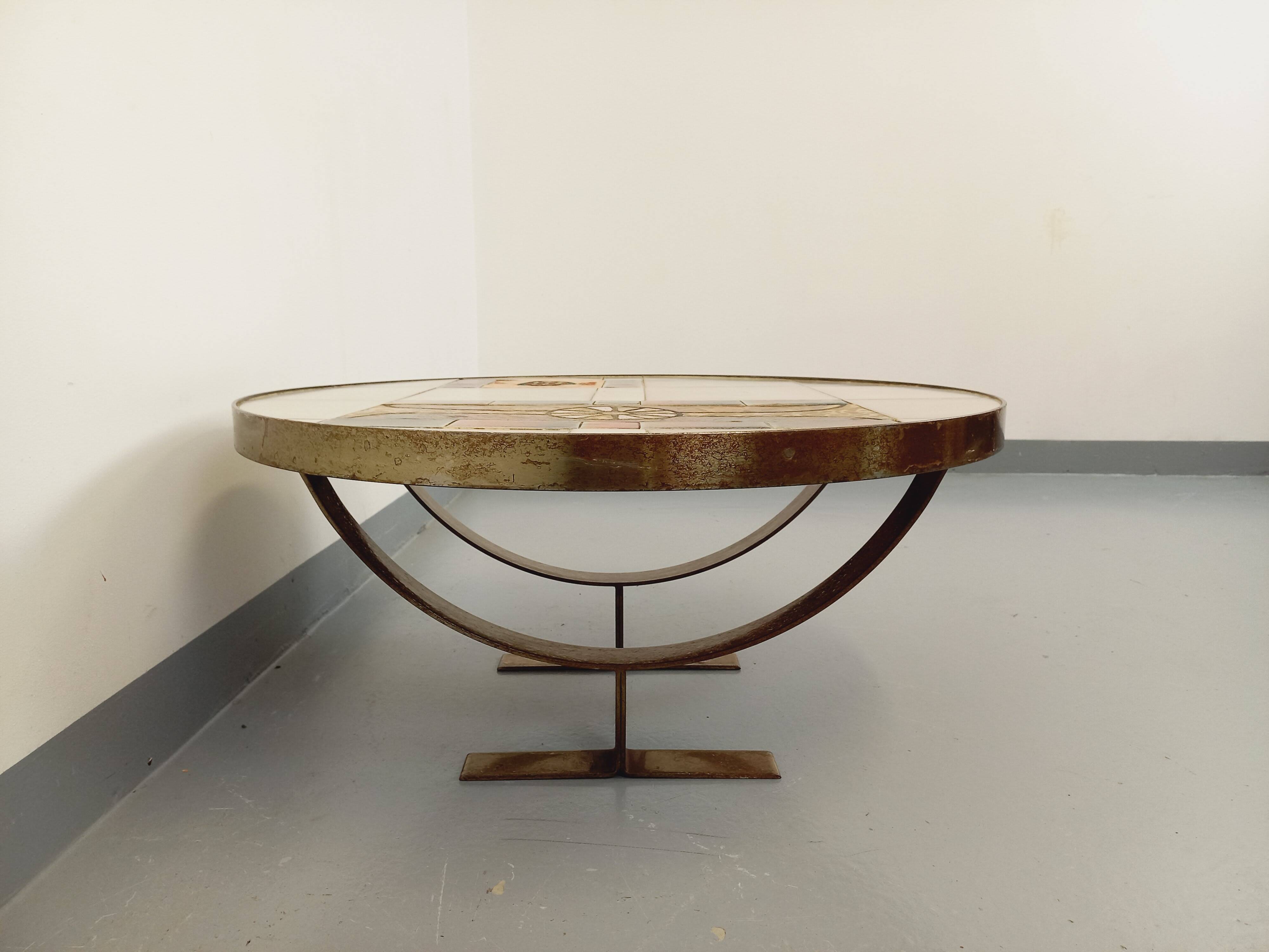 Vintage round coffee table by Jean Gregorieff for Roche Bobois from the 60s 70s in ceramic steel