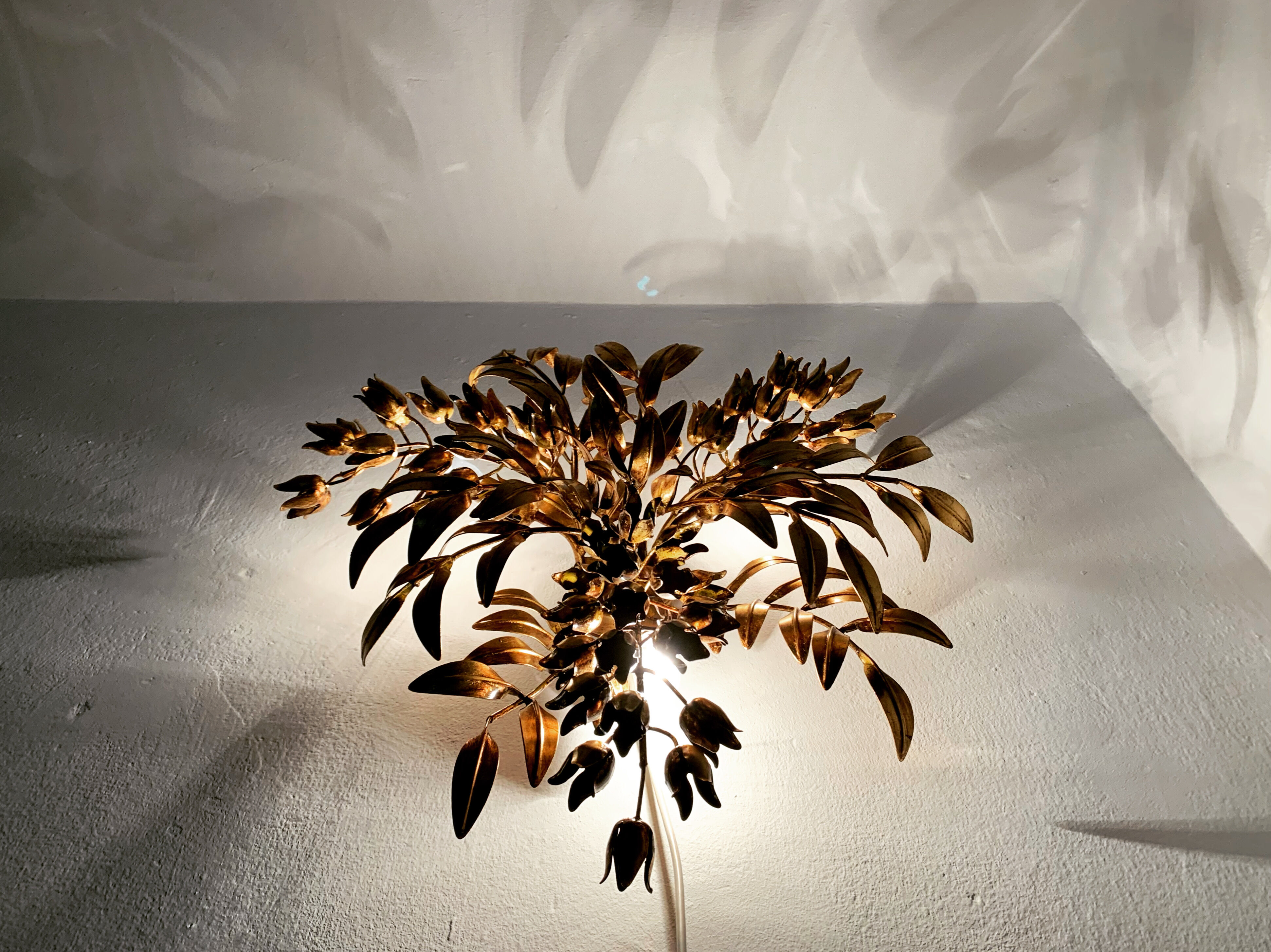 Gilded Italian Hollywood Regency metal wall lamp or flush light by Hans Kögl