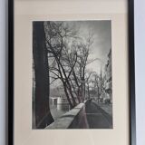 Rémy Duval – Quai parisien, photogravure de 1946 – Encadrée sous verre 32 x 42 cm