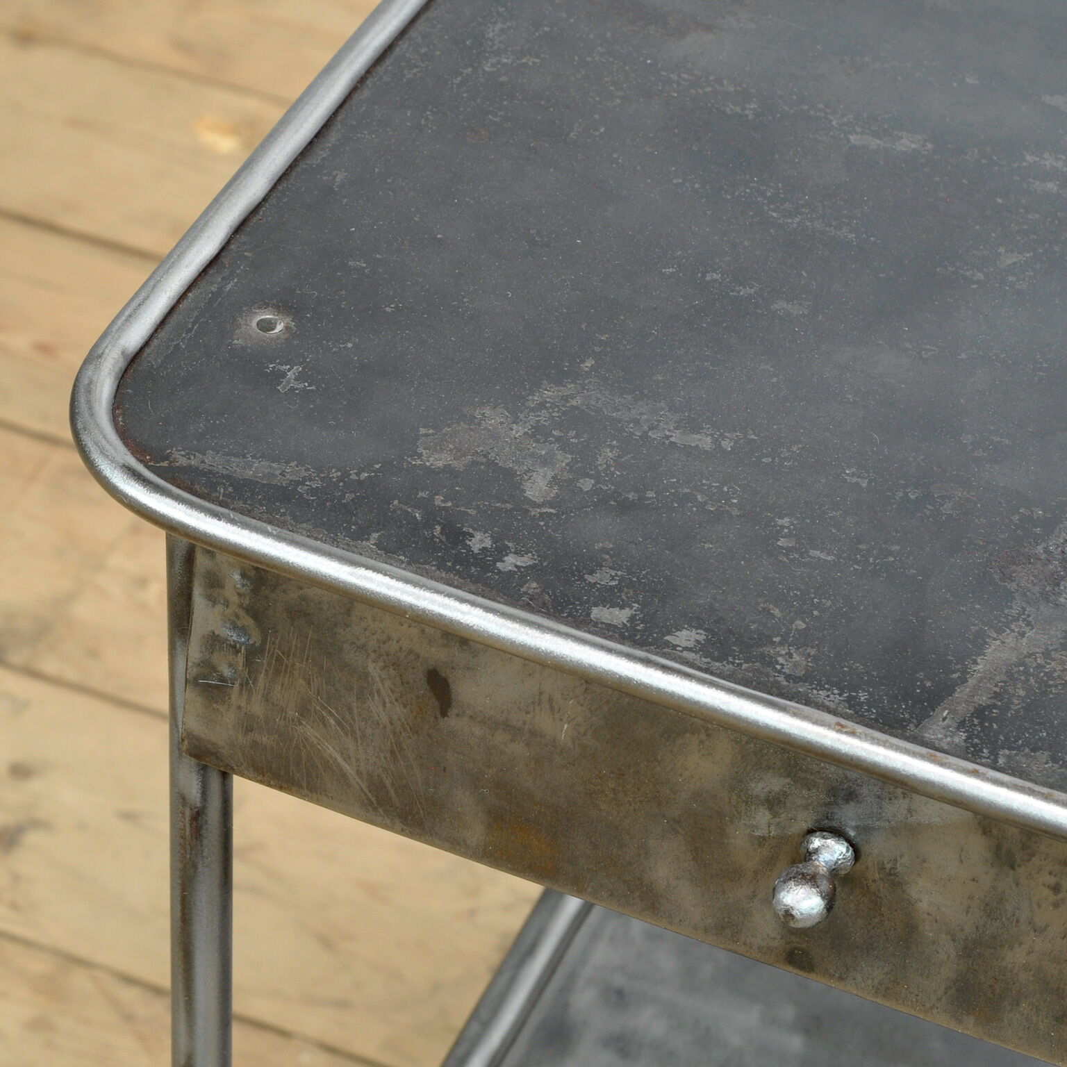 Paire de tables de chevet, années 1910