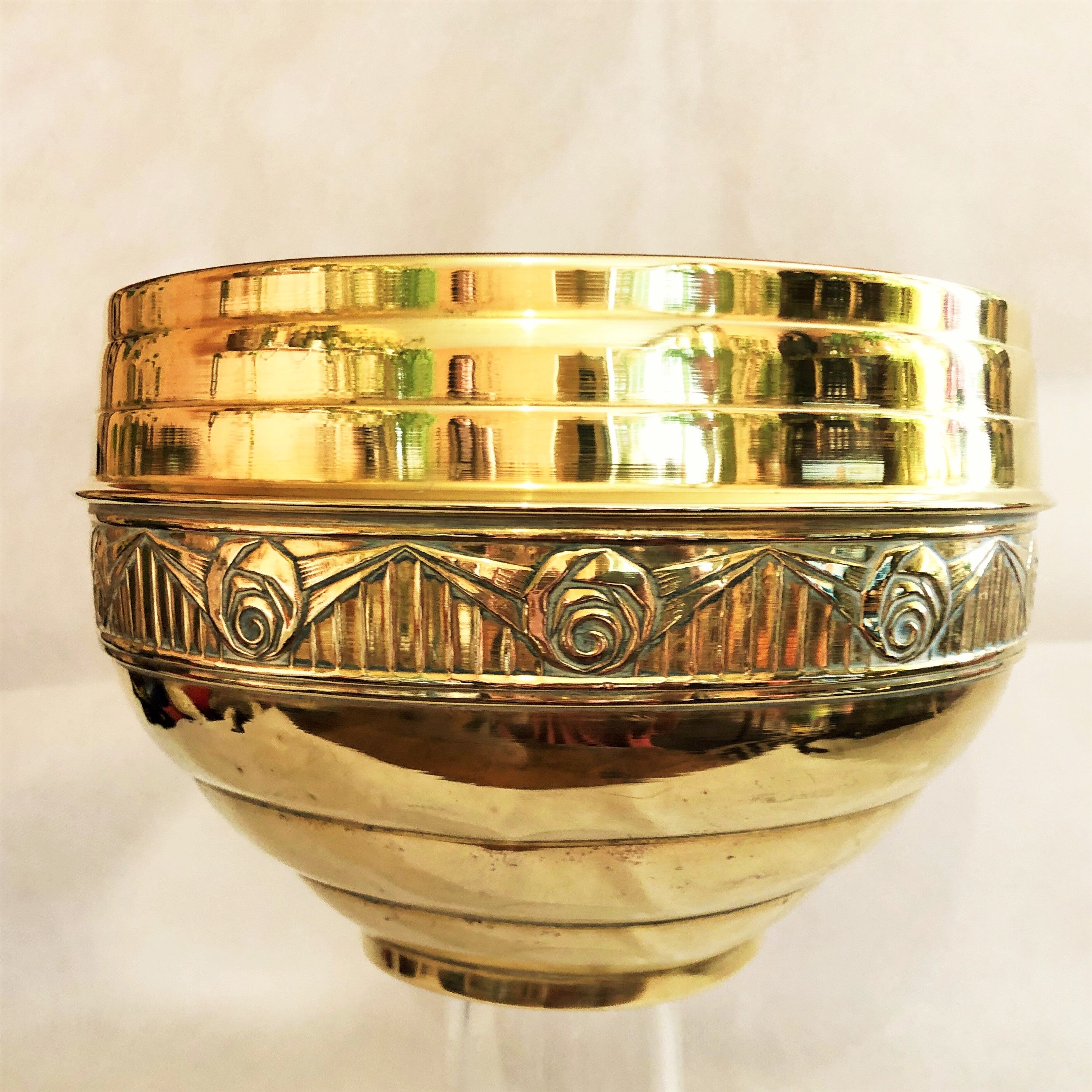 Large pot cover golden brass repelled