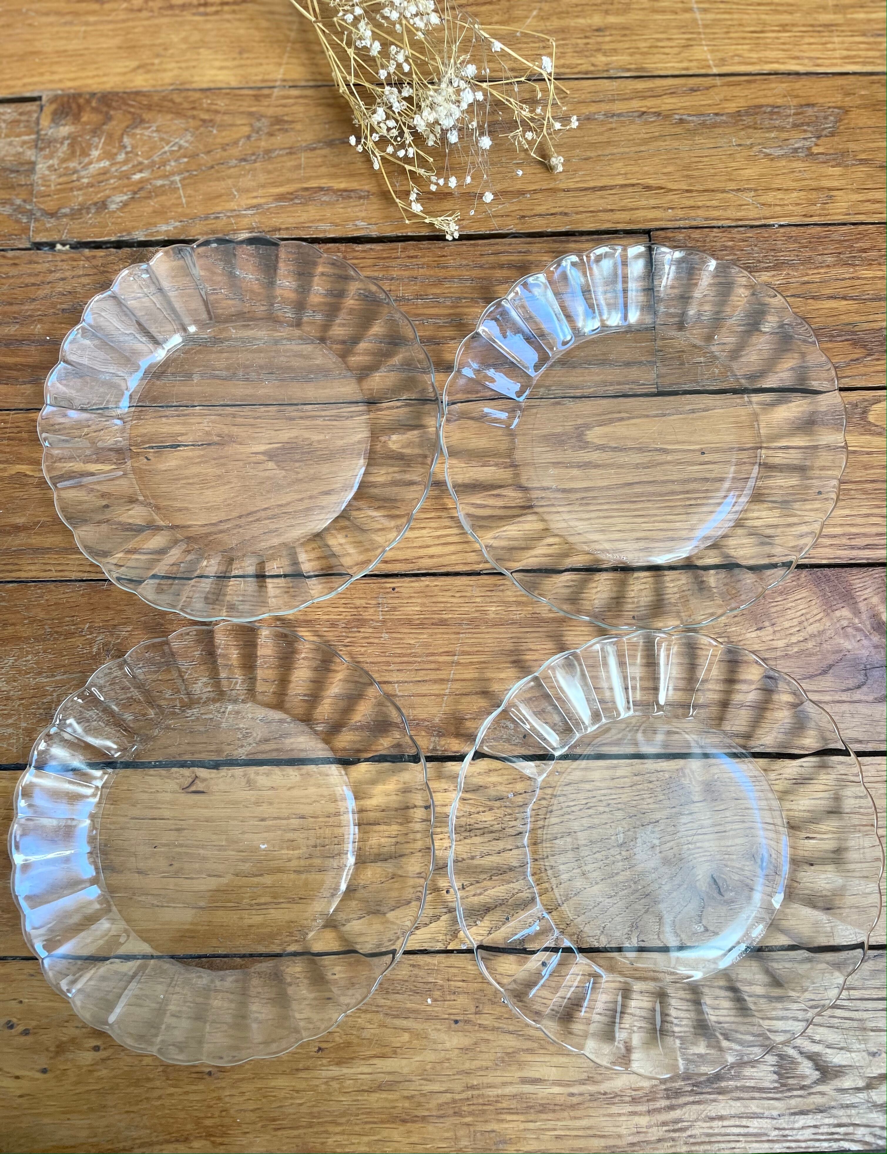 Vintage glass plates Duralex model Marguerite