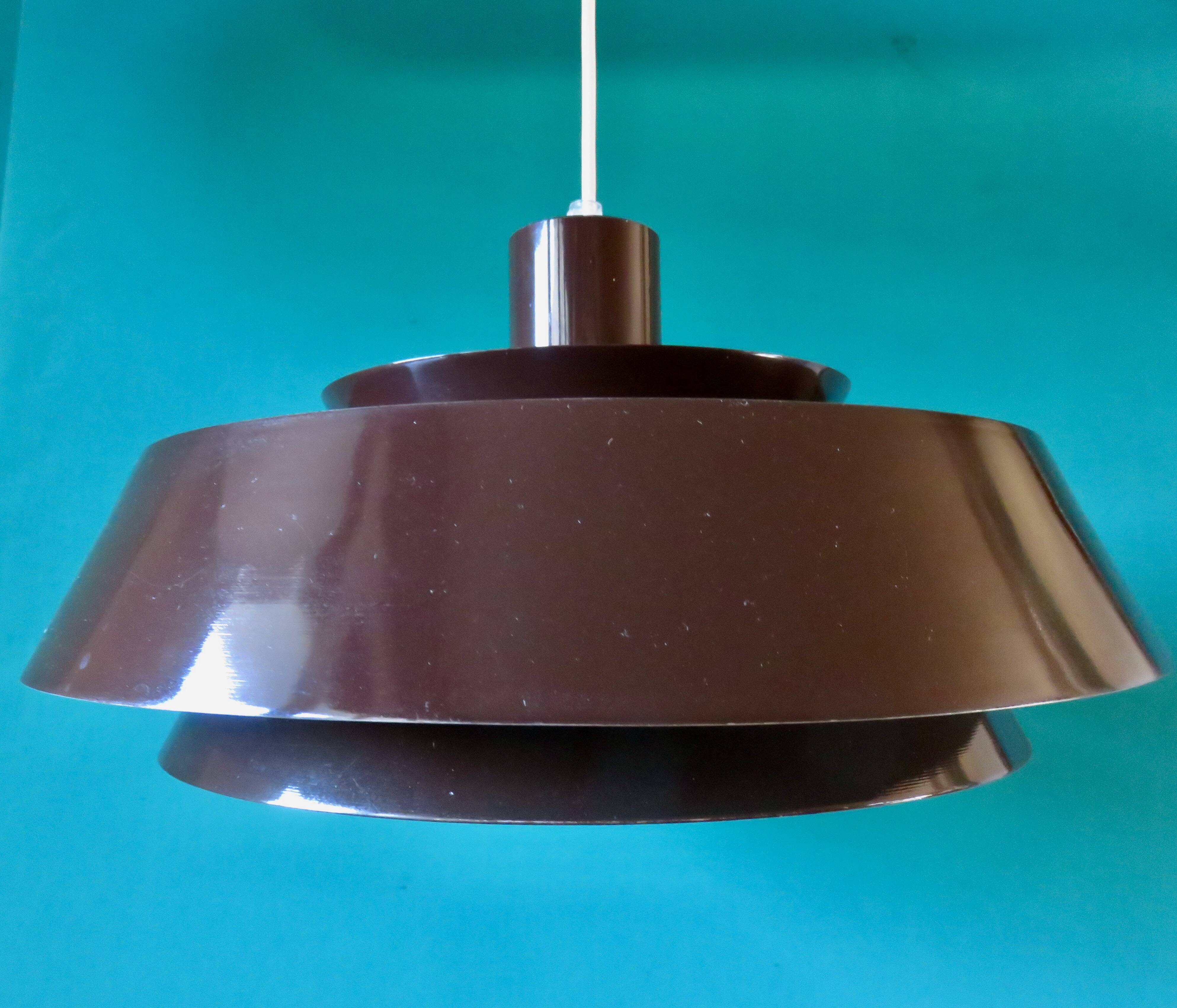 Suspension laqué brun, modèle taklampa par "e.s.horn", danemark 1970