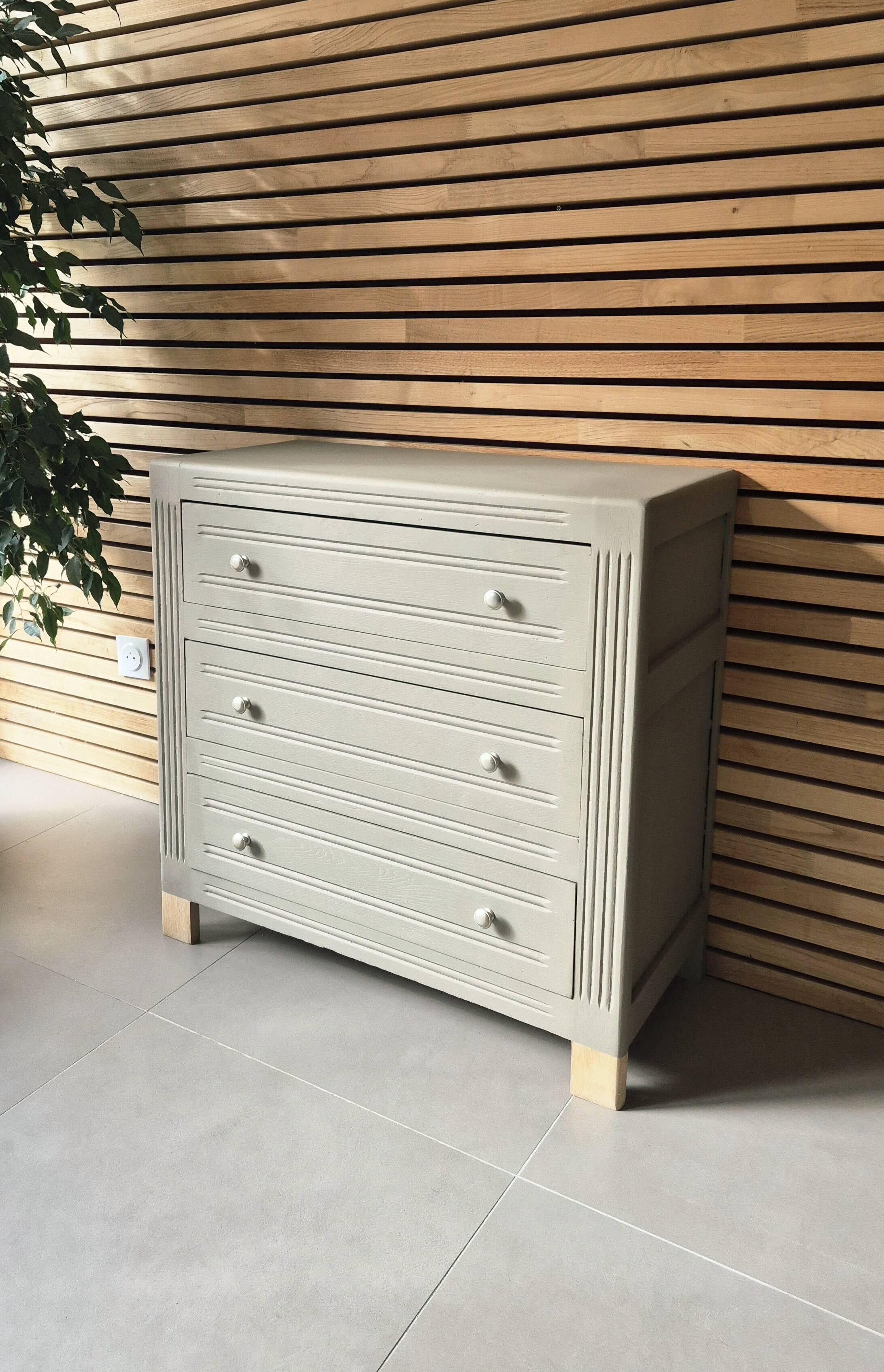Art Deco chest of drawers