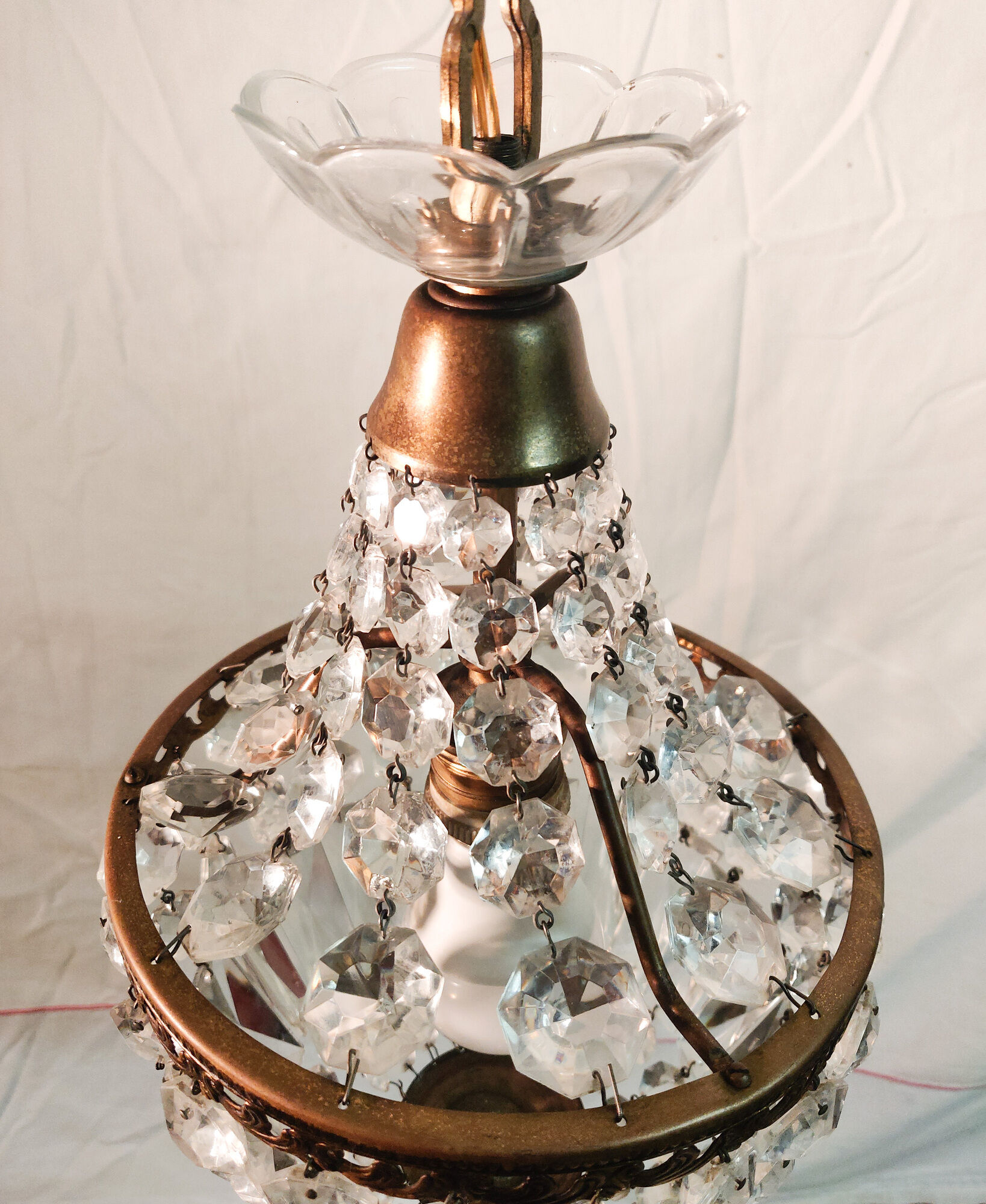 Lustre montgolfière bronze doré et pampilles en cristal