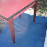 Table in red formica