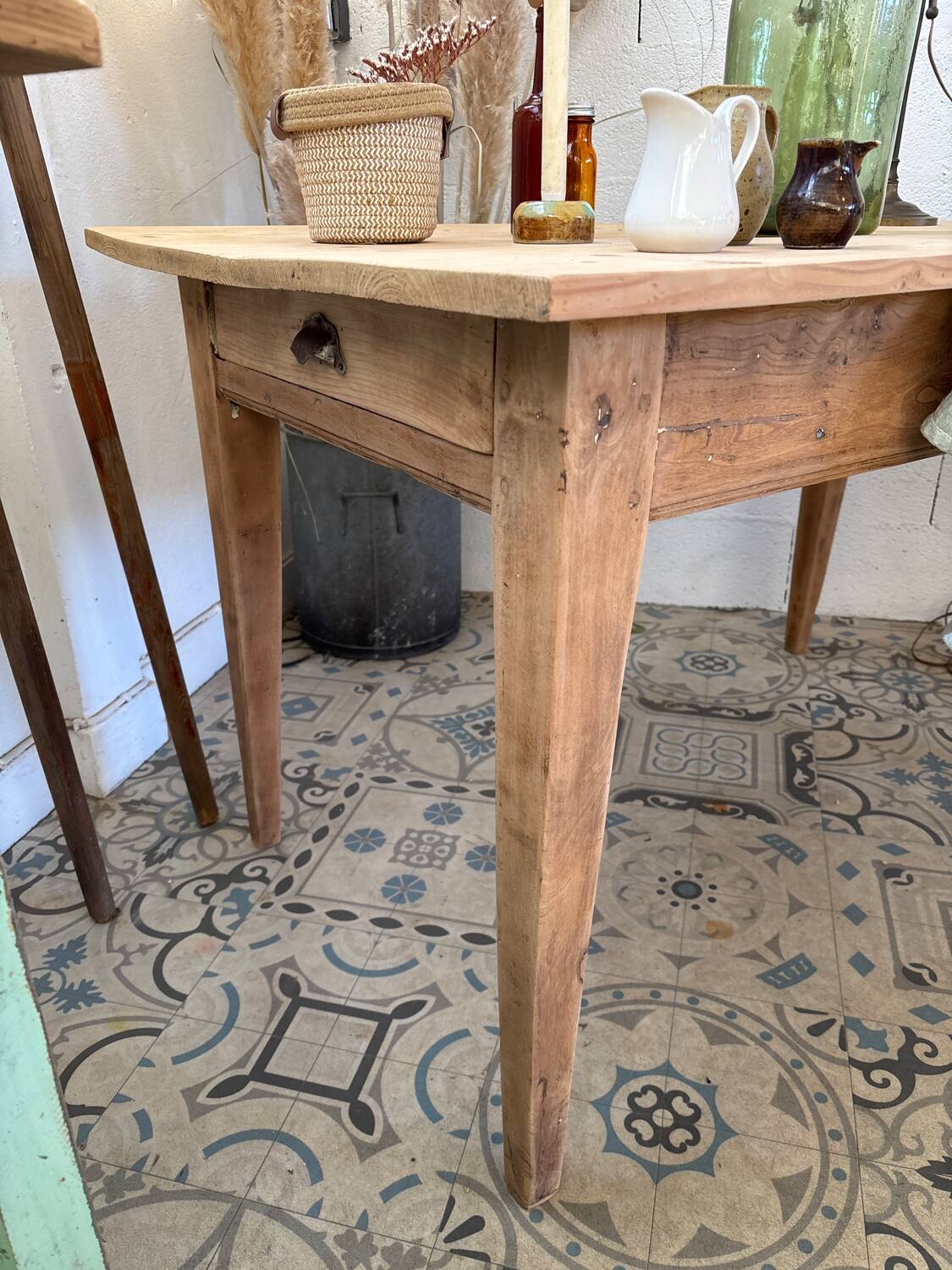 Farm table with 2 drawers