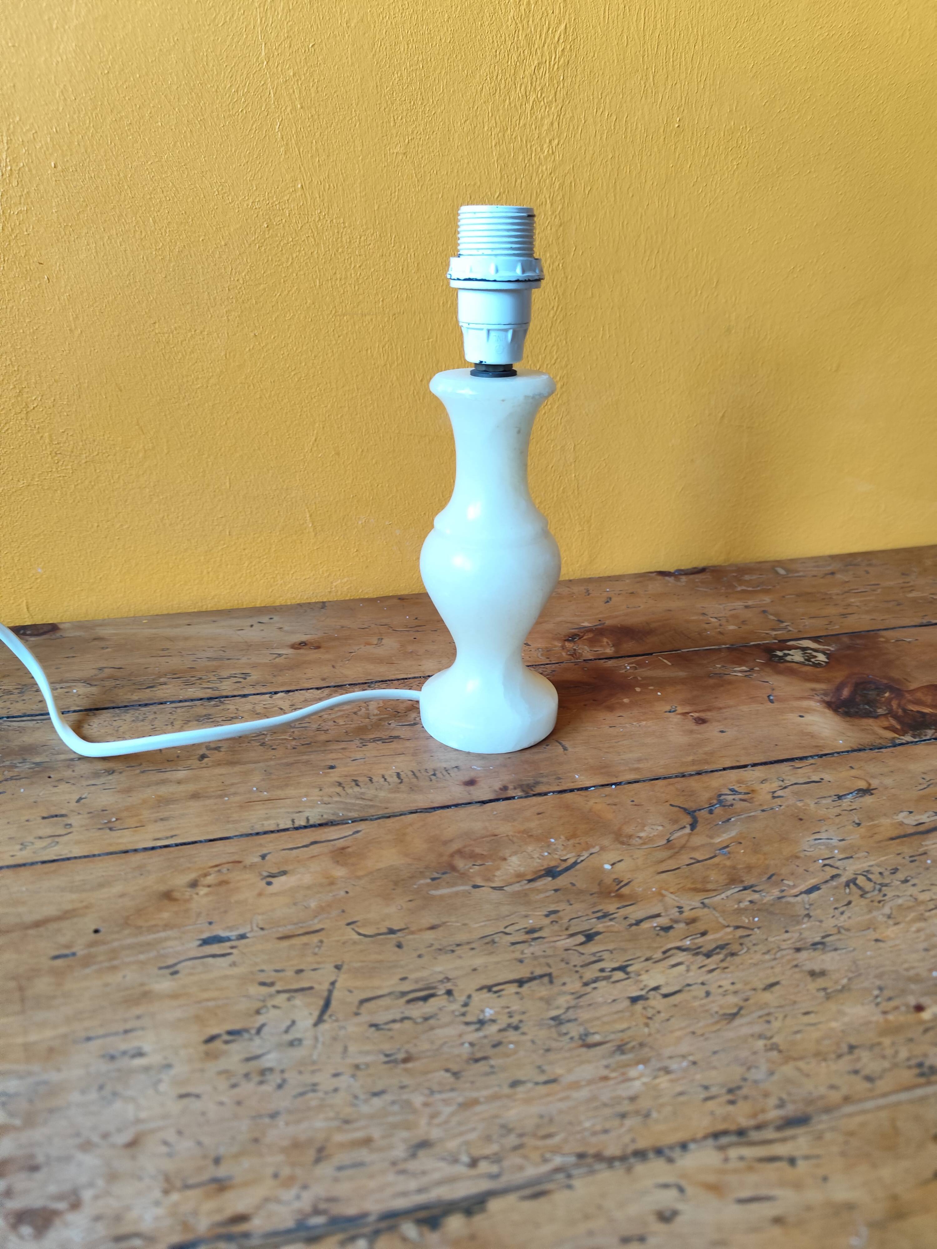 Lampe en pierre marbrée  beige -  lampe albâtre