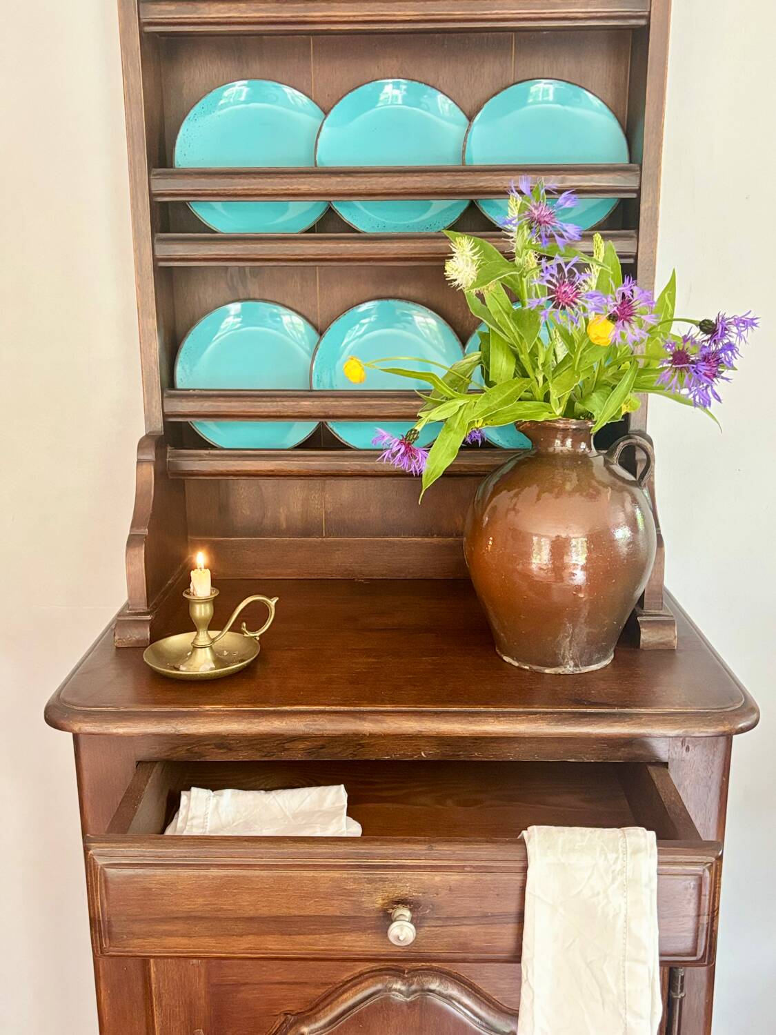 Buffet vaisselier ancien en chêne massif | Style Louis XV