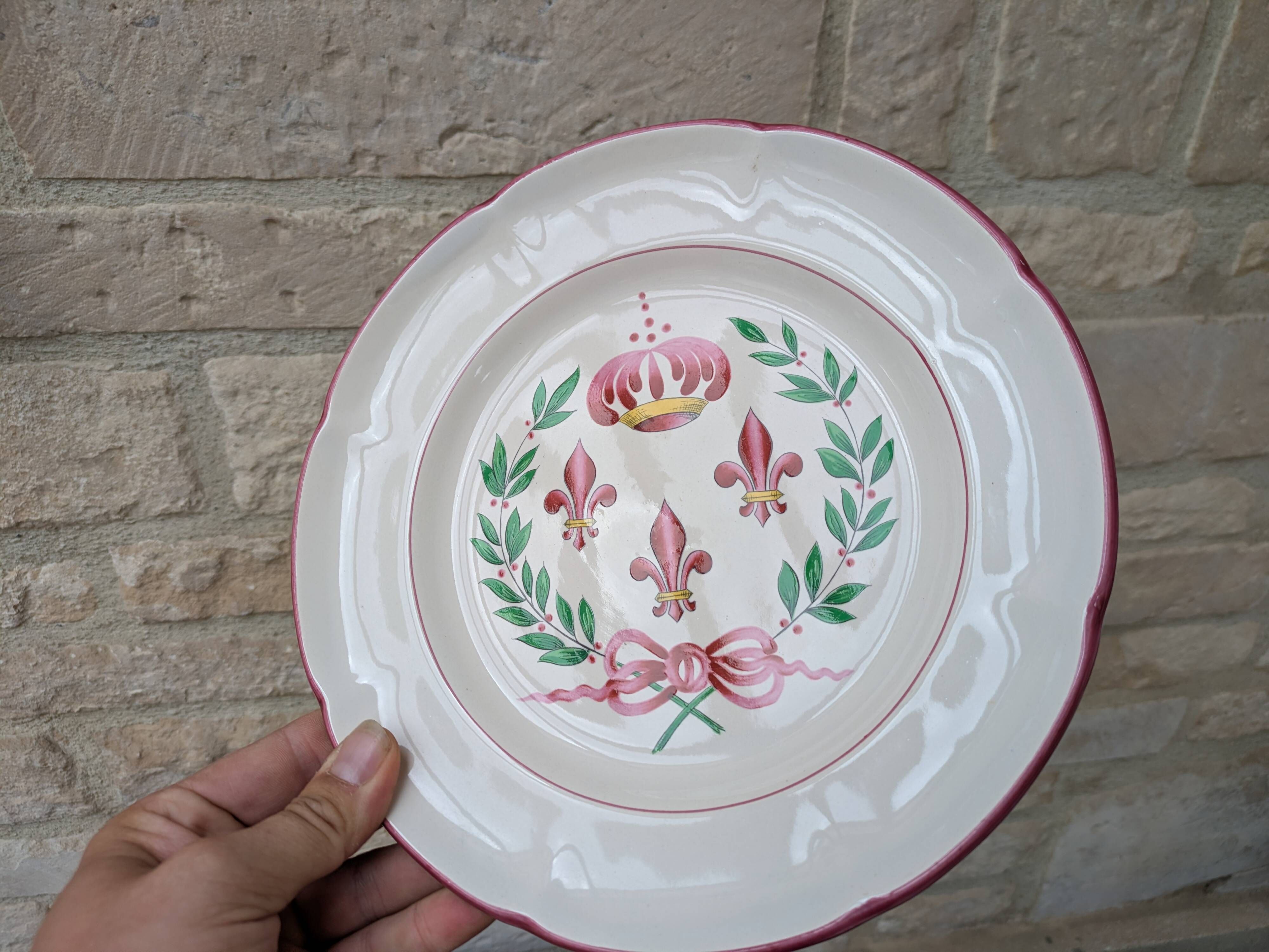 Ancienne assiette avec blasons et armoiries Saint Clément France