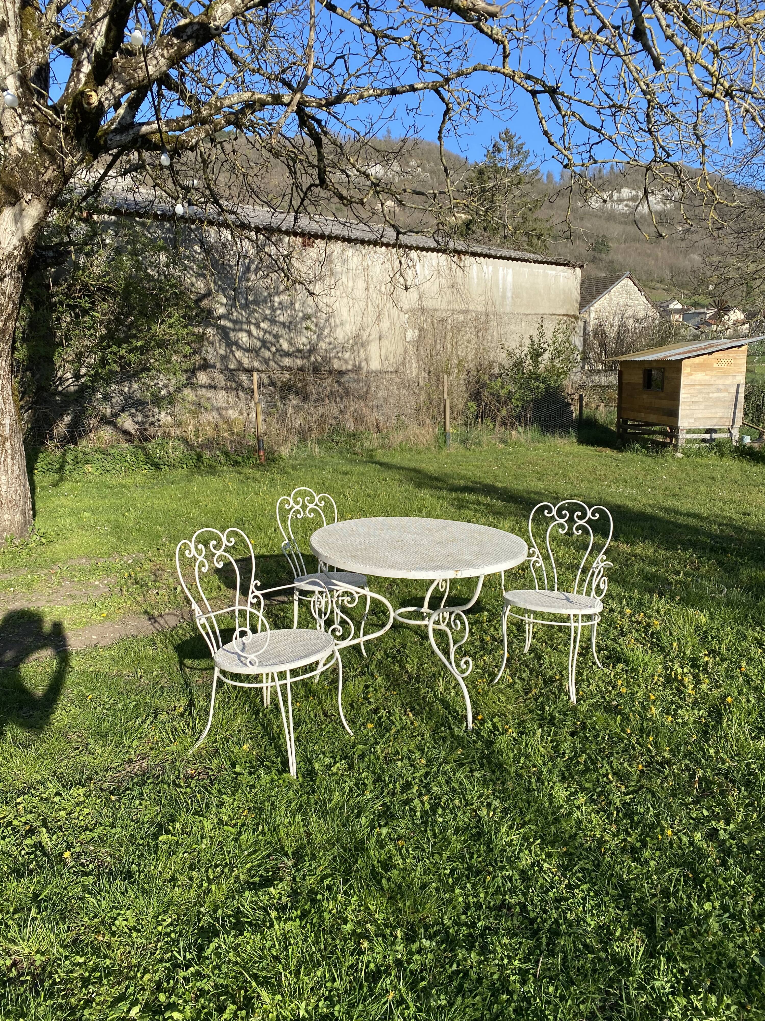 Vintage wrought iron garden furniture – Table + 3 chairs