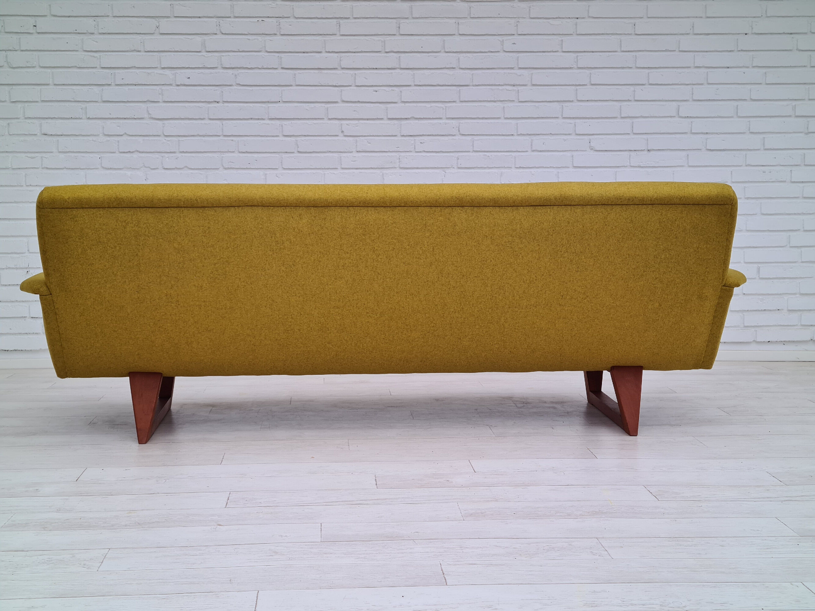 Canapé 3 modèle H.M.11, design danois par Illum Wikkelsø