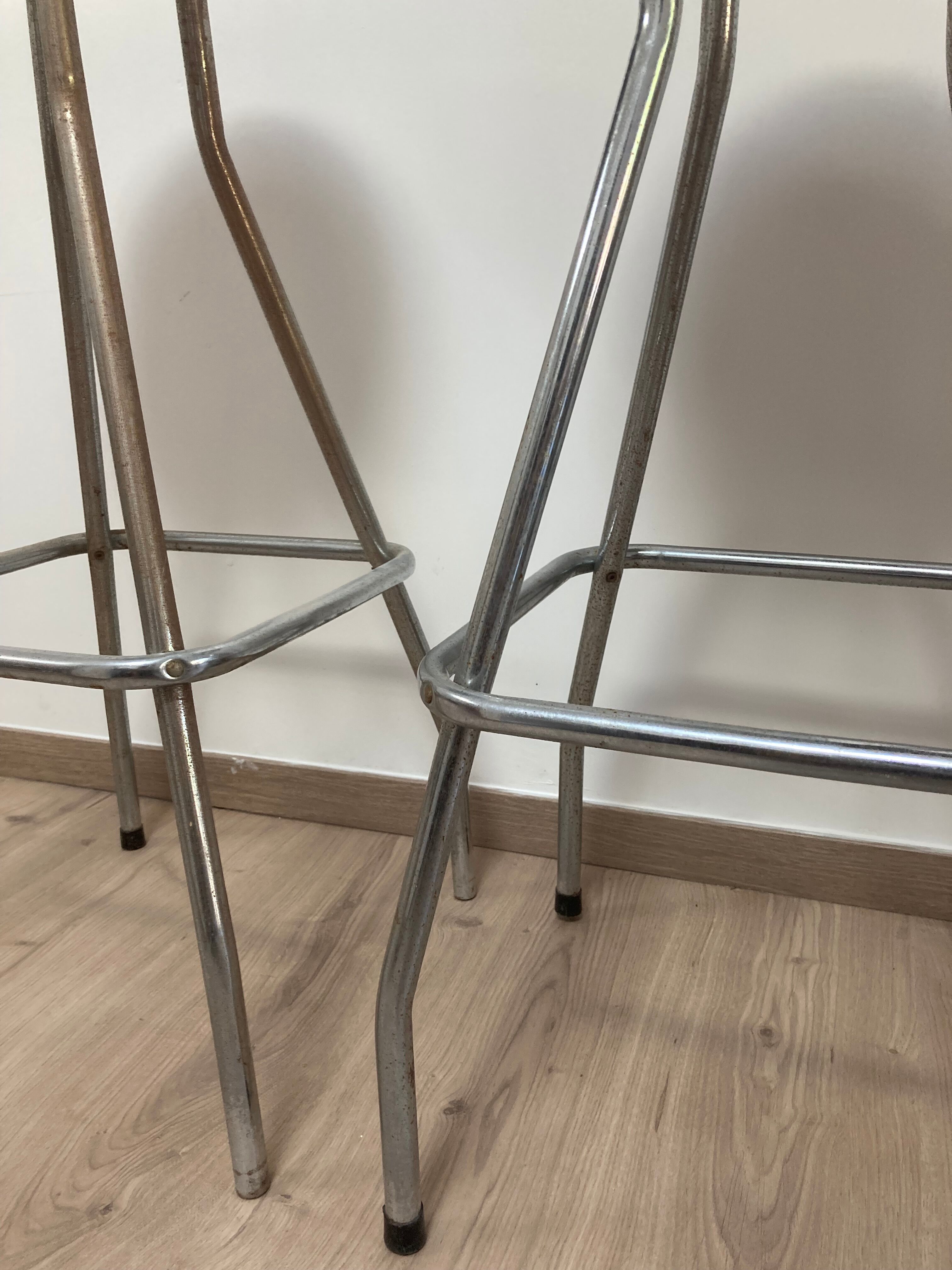 Paire de tabourets de bar metal chrome soudexvinyl circa 1970 design