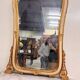 Grand miroir de cheminée – Bois laqué crème et doré – Style Louis XV