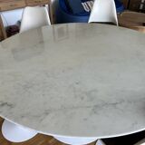 Large Knoll Saarinen marble table with 6 chairs