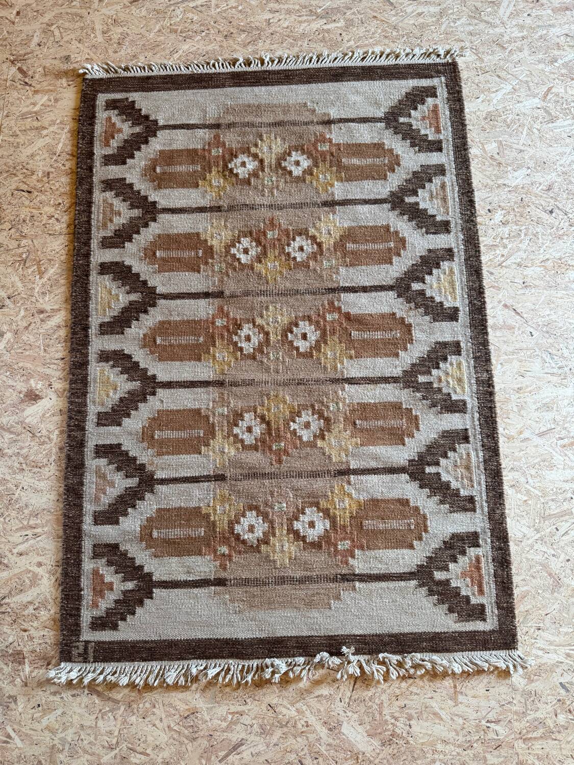 Tapis rolakan scandinave tissé à la main par Ingegerd Silow, Suède