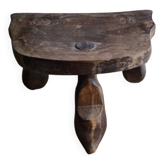 Ancien tabouret tripode pieds sculptés en forme de sabots  Art populaire