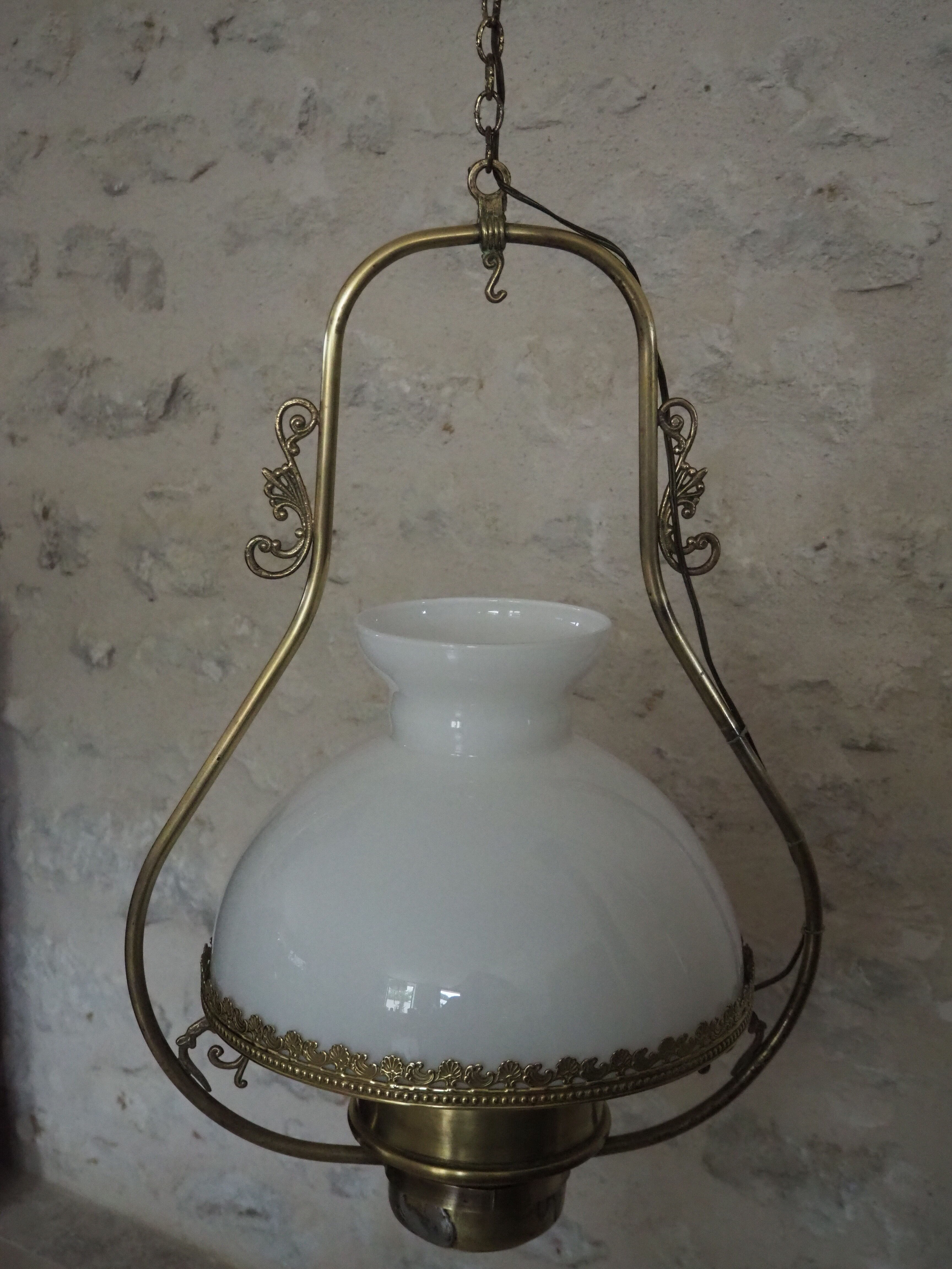 Old suspension in opaline and brass