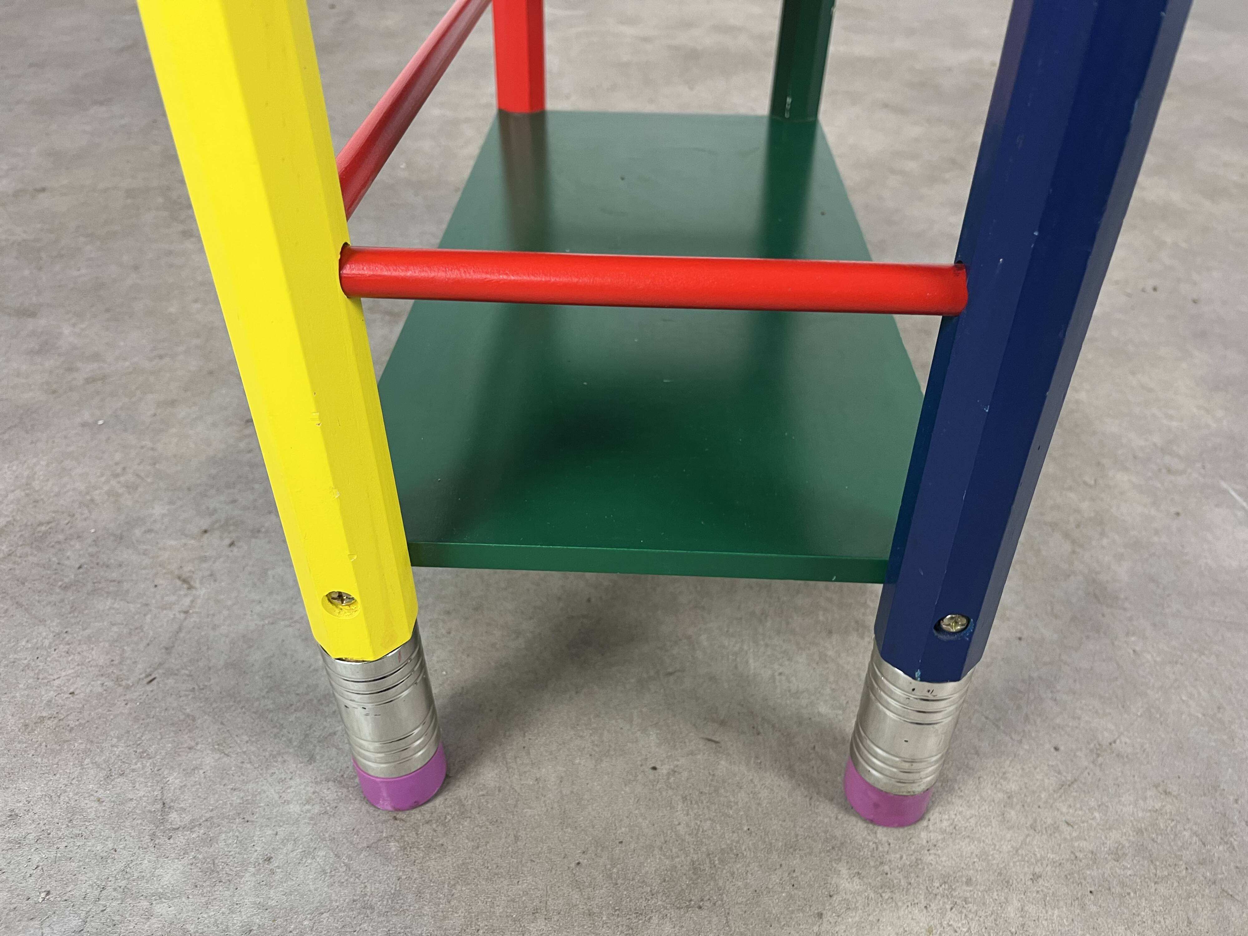 Etagère crayon style Pierre Sala pour enfants