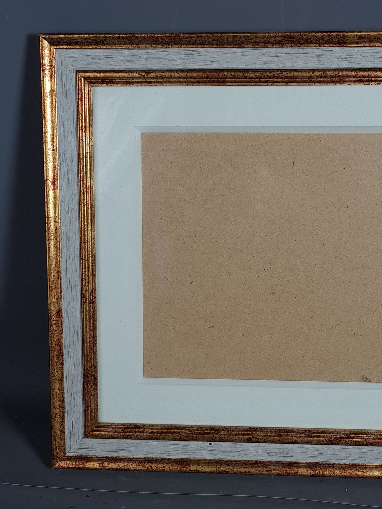 Frame gilded wood gold leaf 35,5x29,5 cm, foliage 30,5x24,5 cm + SB glass