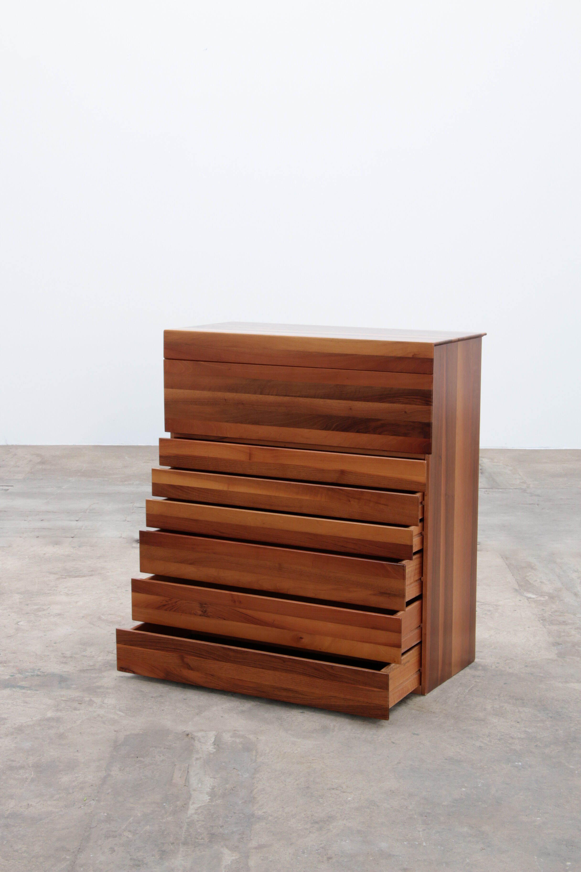 Afra & Tobia Scarpa Walnut secretary chest of drawers for Molteni, 1970 Italy