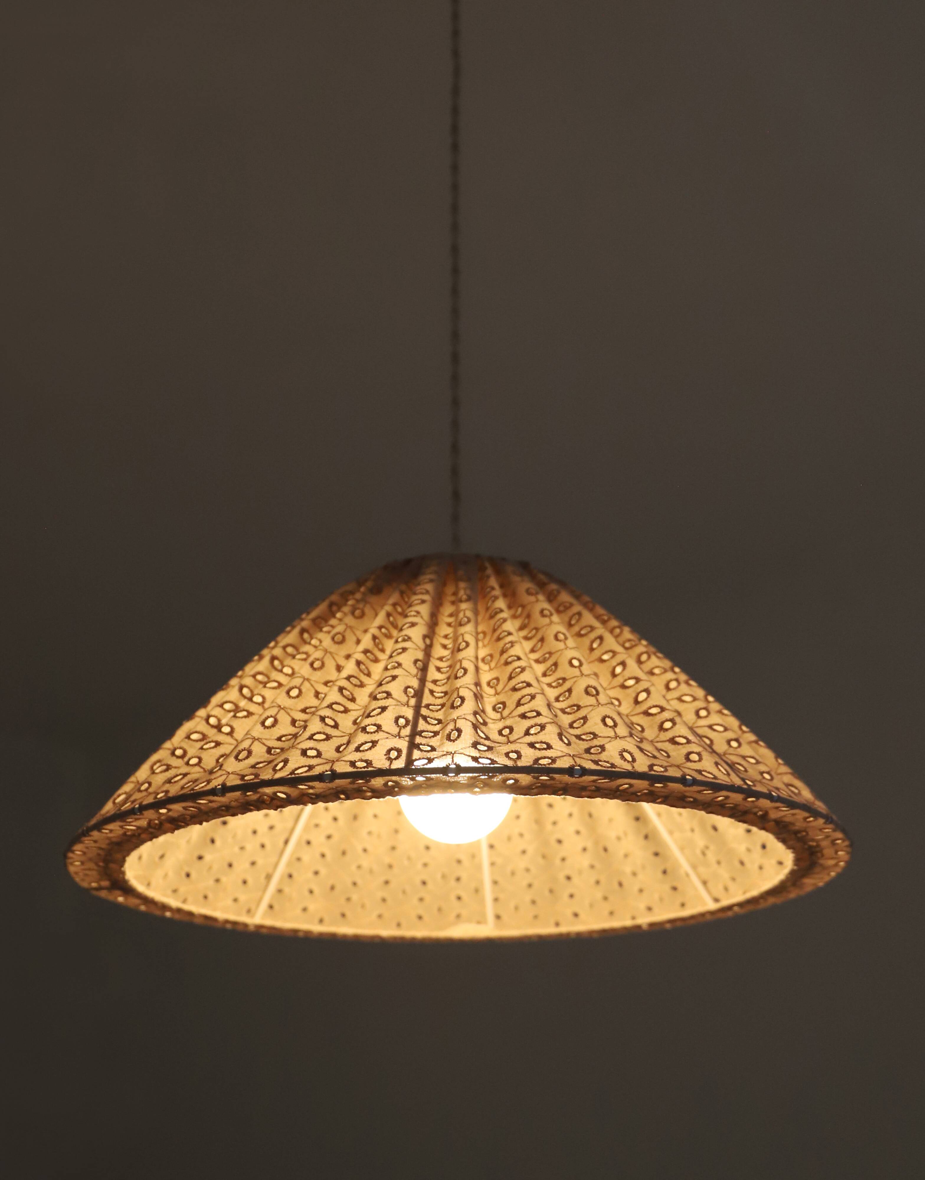 Openwork conical-shaped suspension "Malala broderie anglaise"