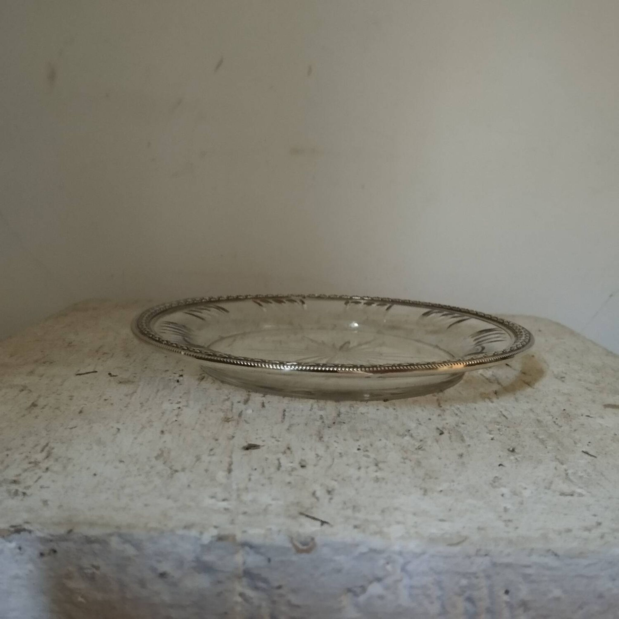 Assiette de présentation plateau argent massif cristal