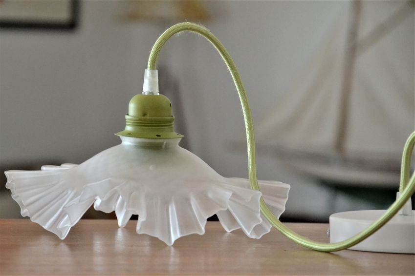 White pleated opaline pendant lamp – Electric mounting in green color