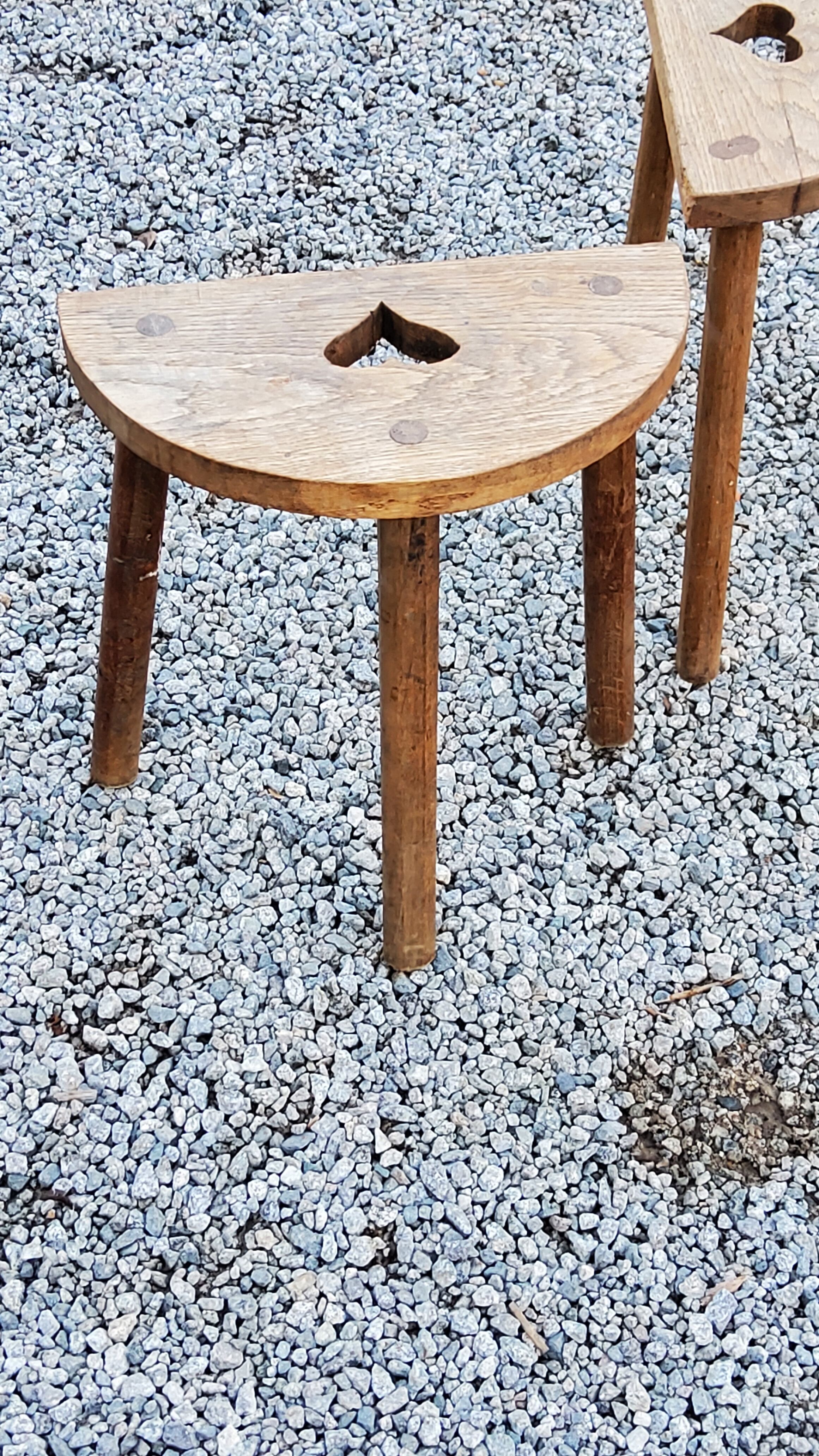 Pair of shepherd's stools in tripod oak décor in the heart