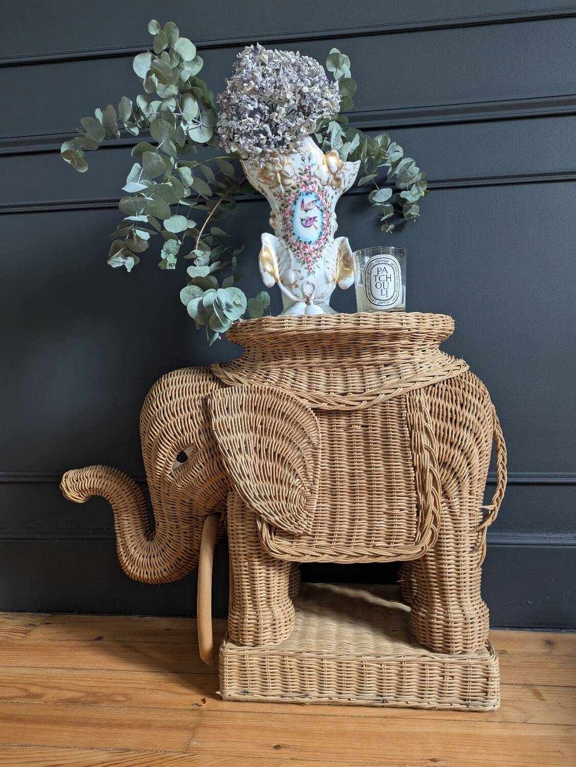 Willow elephant table
