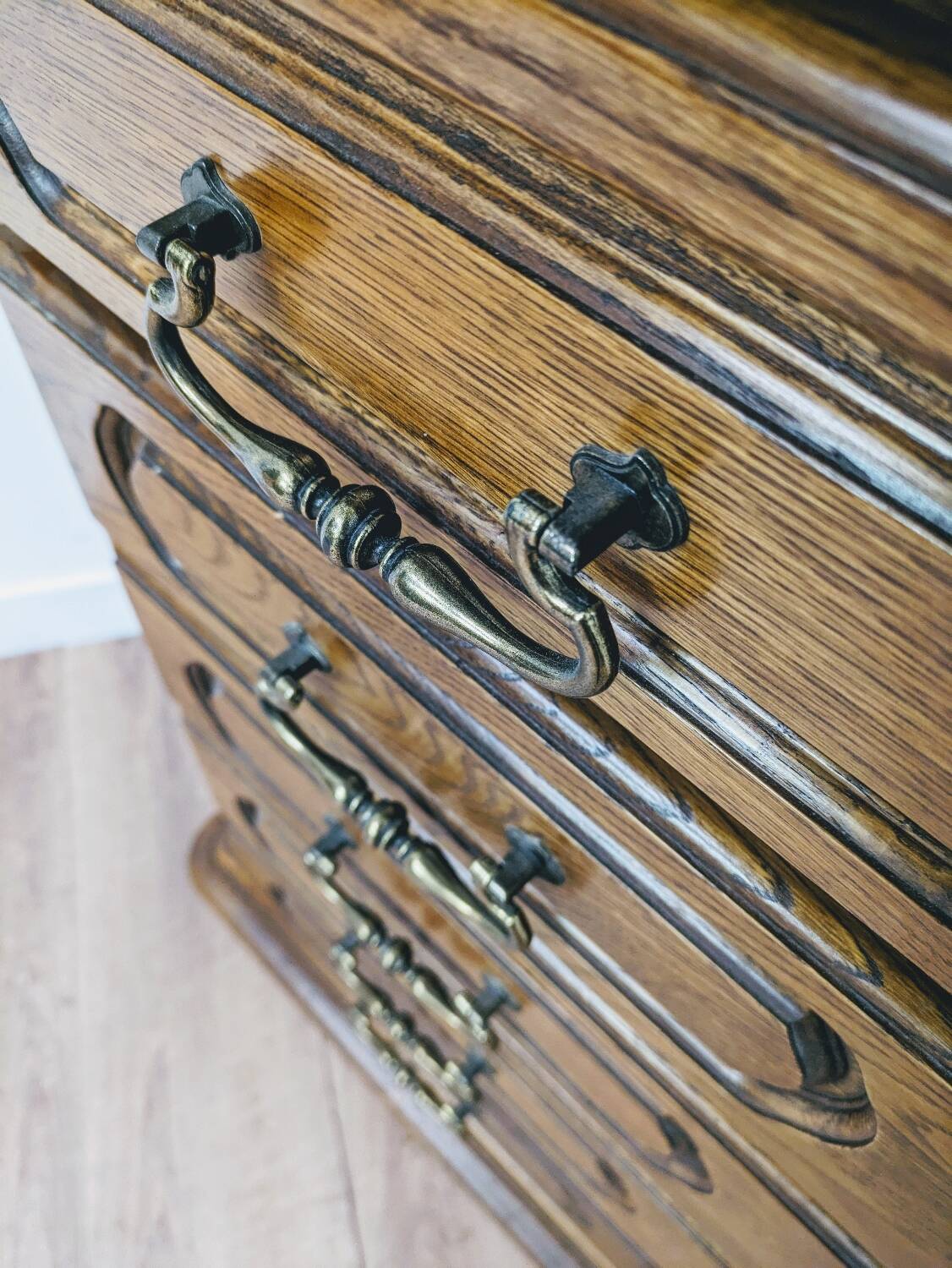 Vintage wooden chest of drawers