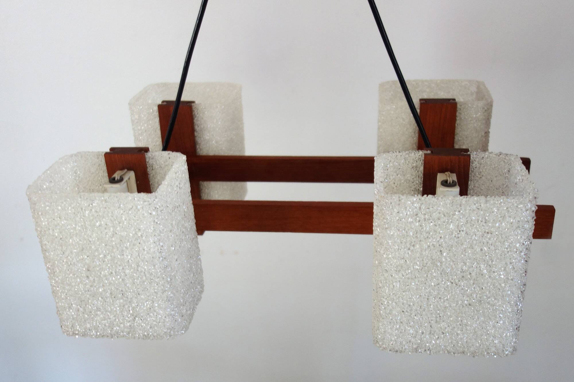 Scandinavian chandelier in perspex and teak from the 60s/70s.