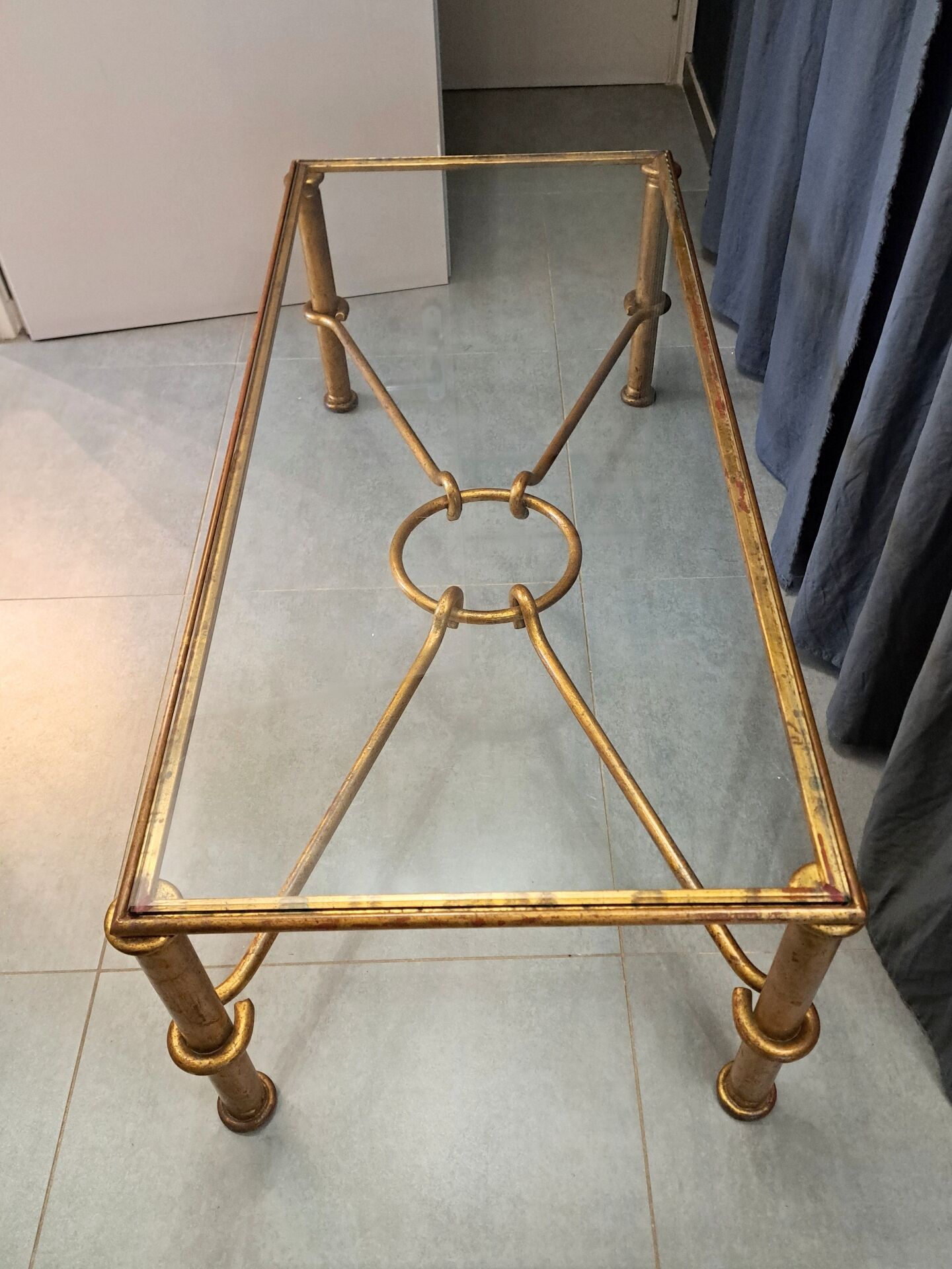 Table basse Hermes de G. Banci en métal doré