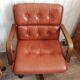 Paire de fauteuils pivotant havane vintage Italie