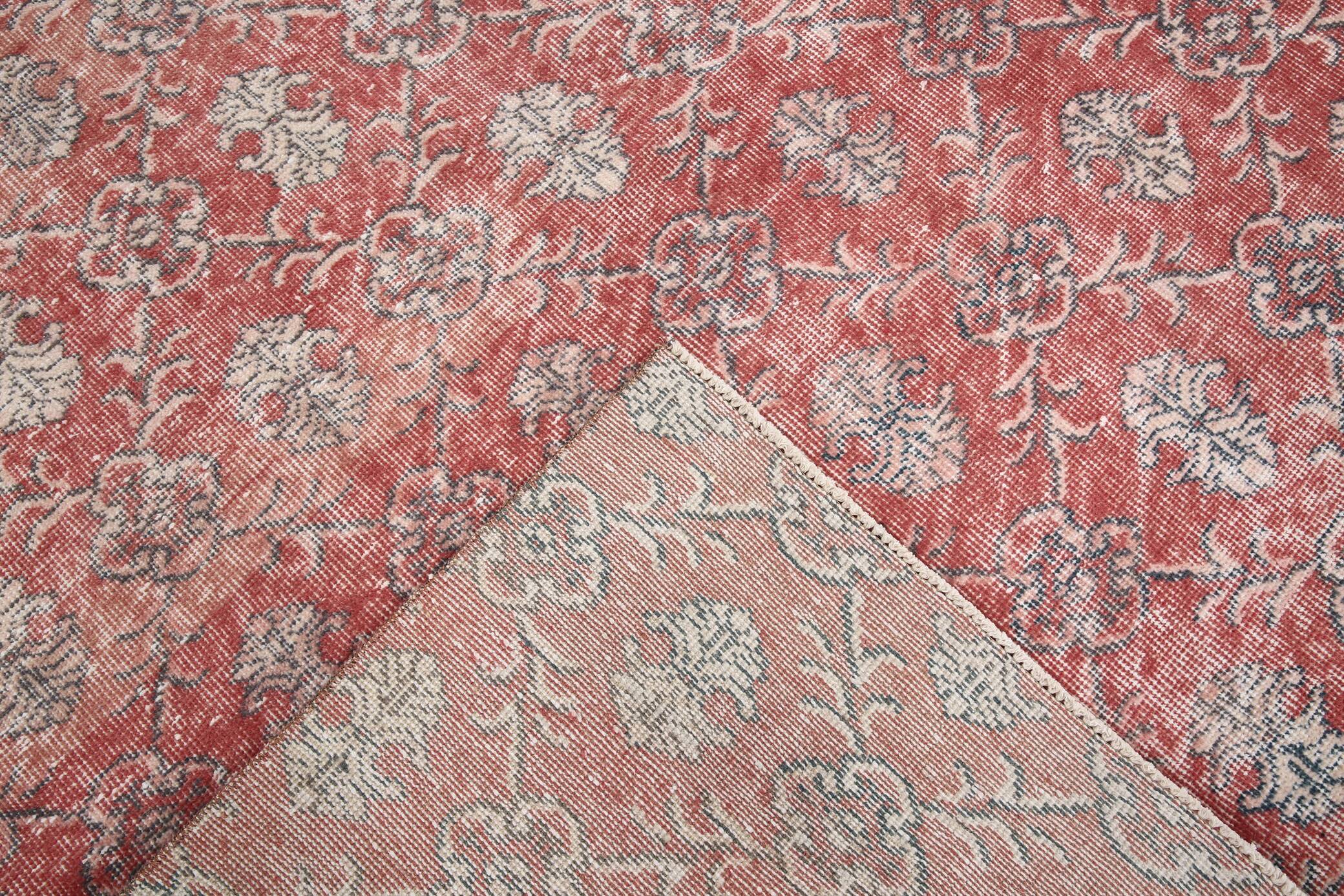 Pale red classic vintage rug, 215x335cm