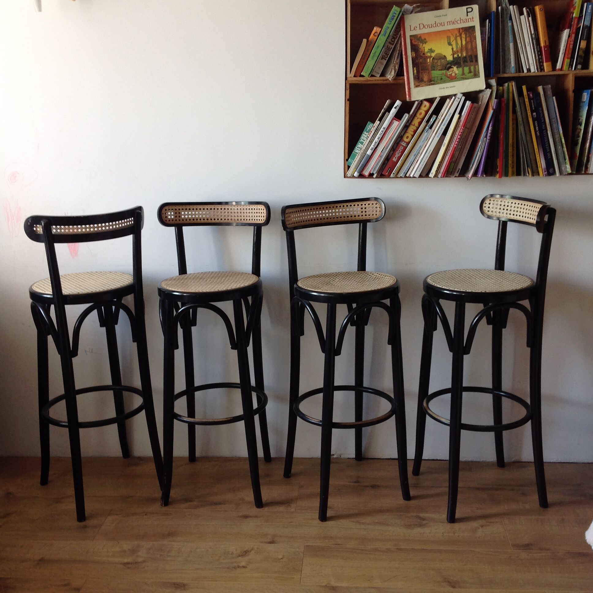 4 black bar stools curved wood and cannage