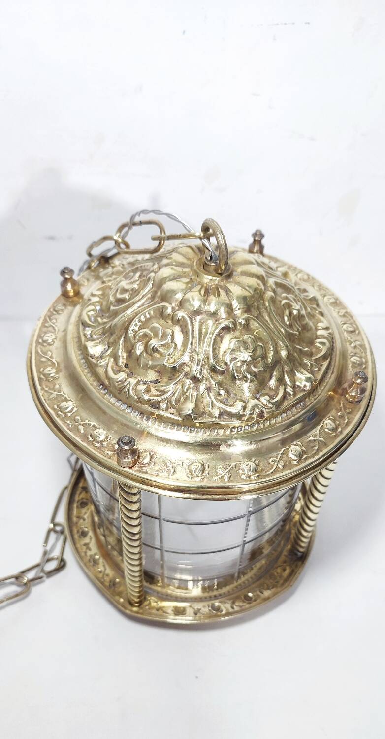 Lámpara de techo de latón y cristal. España, 1940s.