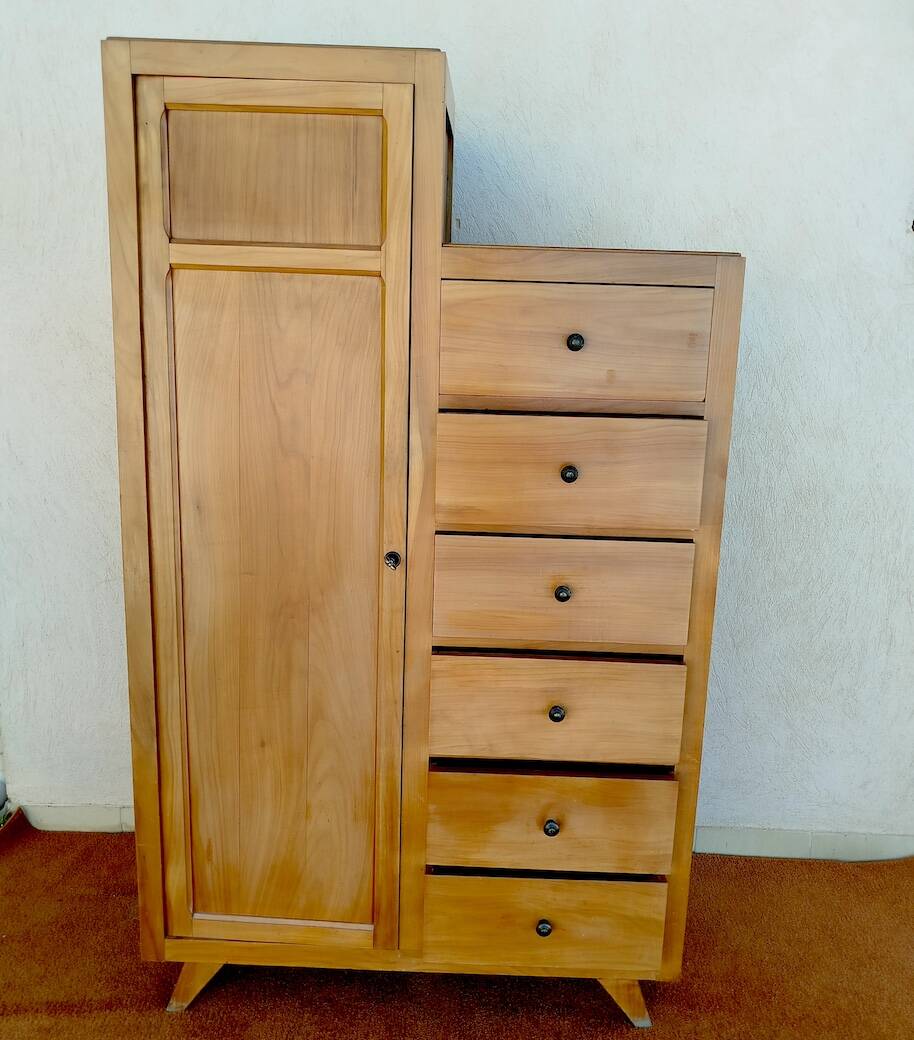 Asymmetrical furniture with compass feet from the 50s/60s