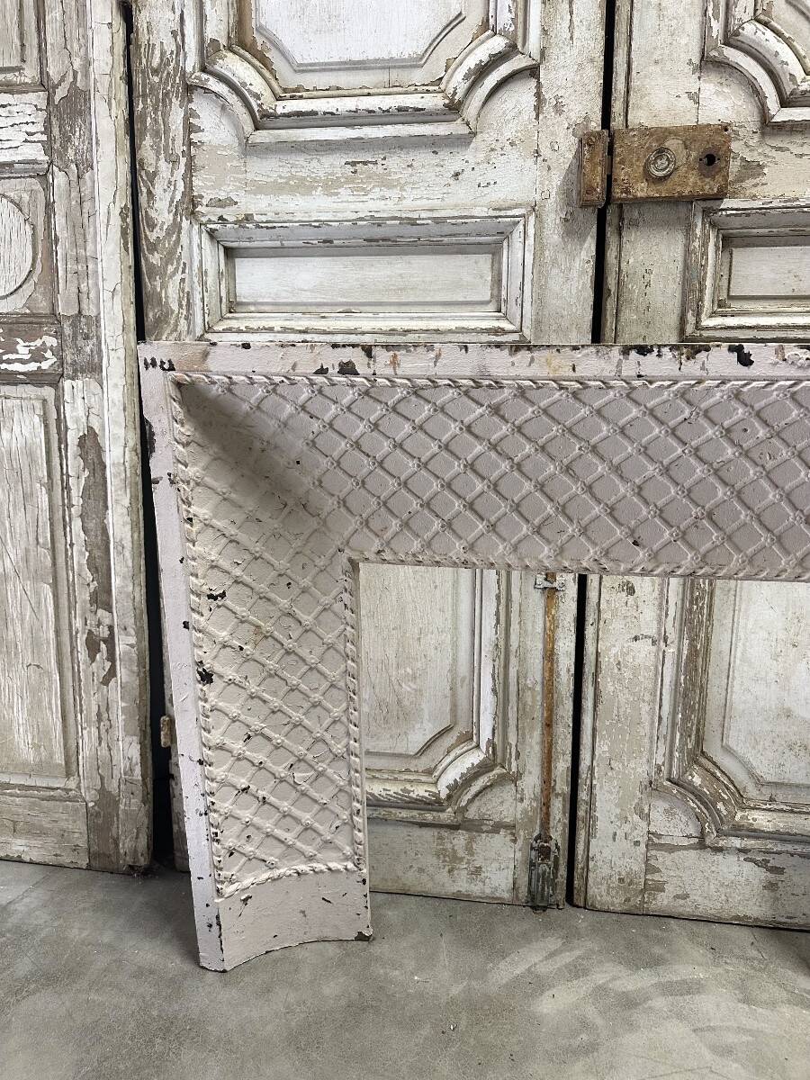 Reduced cast iron fireplace fender Louis XVI