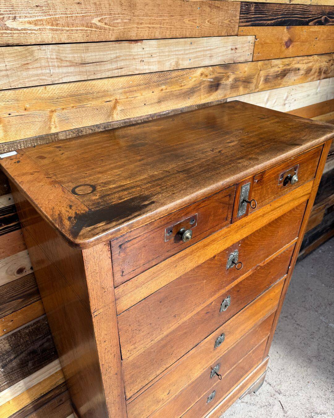 Walnut chest of drawers