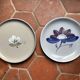 2 grandes assiettes bleues années 70