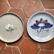 2 grandes assiettes bleues années 70