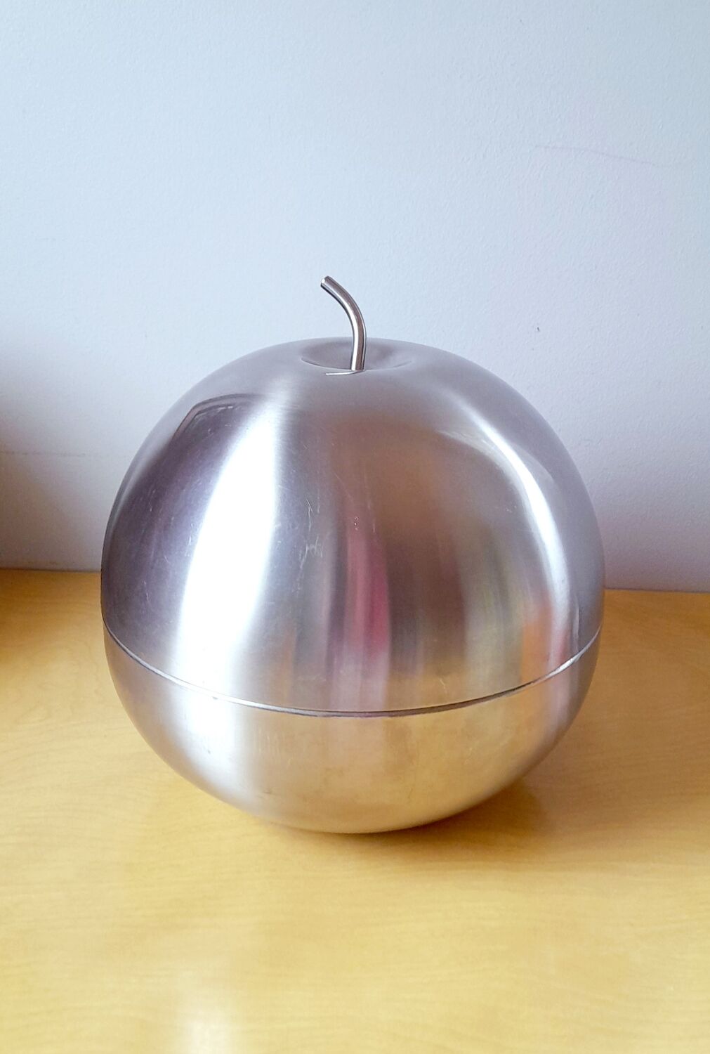 Pomme en inox brossé 70s